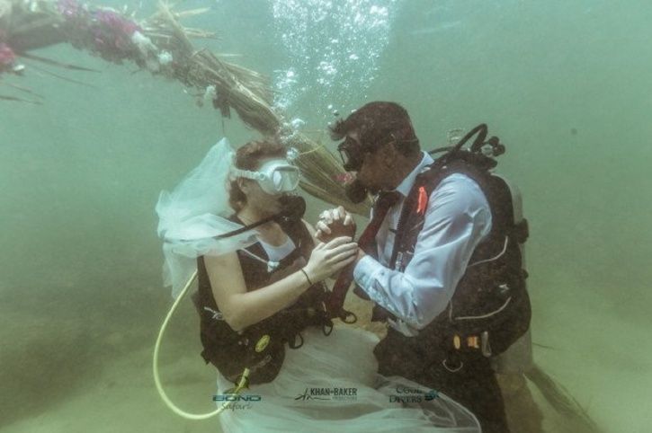 underwater wedding